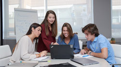 derecho relaciones internacionales titulaciones relacionadas Derecho Estudiar en Universidad Privada Madrid