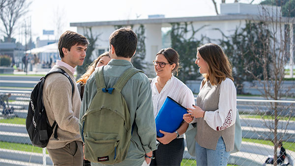 imagen apartado becas grados Ingeniería Mecánica Estudiar en Universidad Privada Madrid