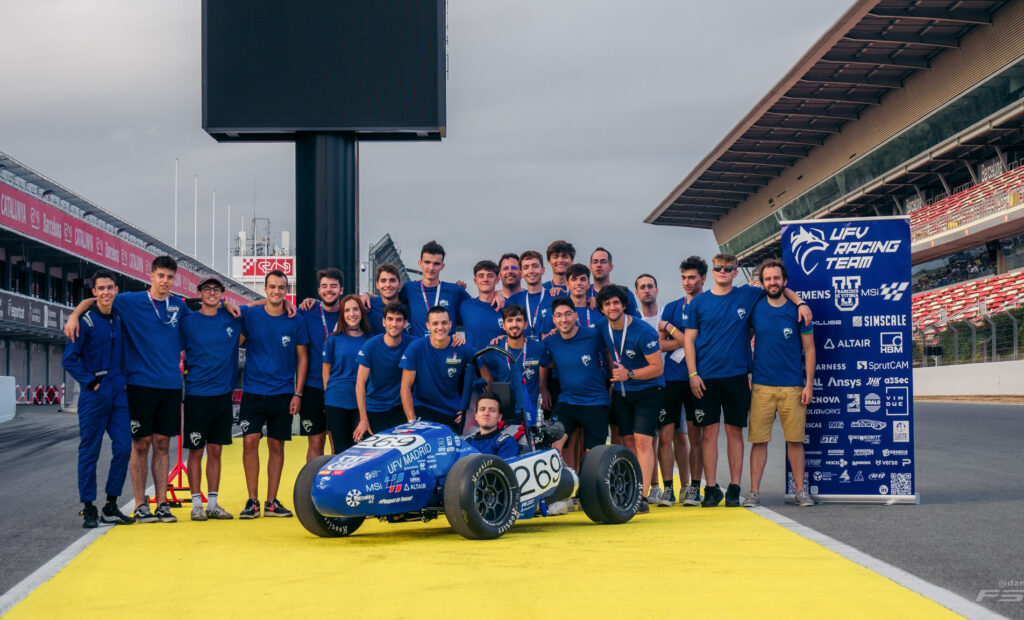 Foto equipo 1 Ingeniería en Sistemas Industriales Estudiar en Universidad Privada Madrid